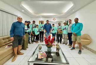 Grupo na sede da Prefeitura de Euclides da Cunha.